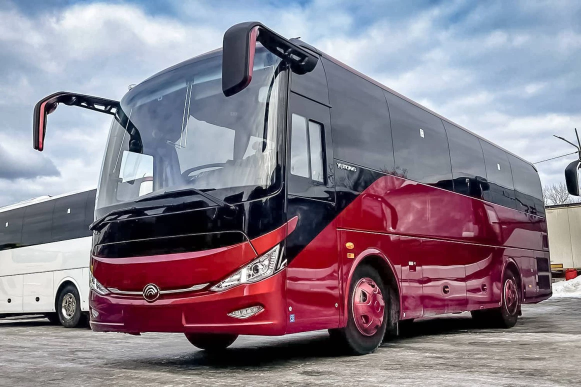 Большой туристический автобус